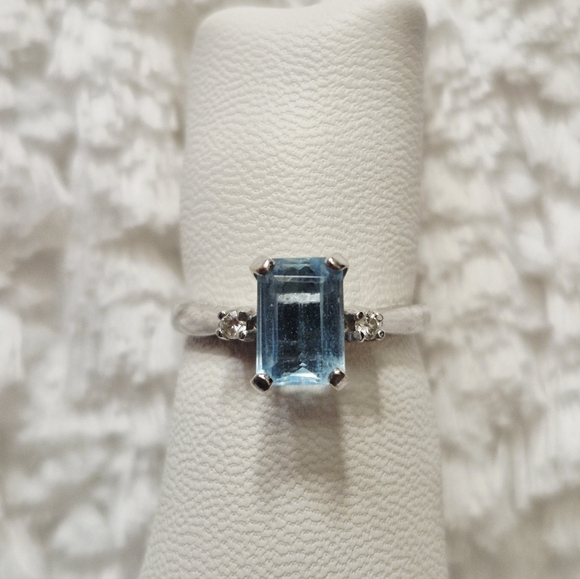 Vintage 14k White Gold Aquamarine Diamond Accent Ring